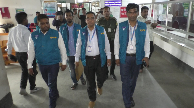 যশোর বিআরটিএ কার্যালয়ে দুদকের অভিযান, তিন দালালকে জেল জরিমানা