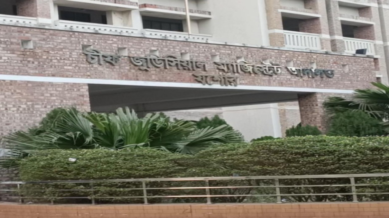 যশোর আদালতে প্রক্সি সাক্ষ্য দিতে এসে যুবক আটক
