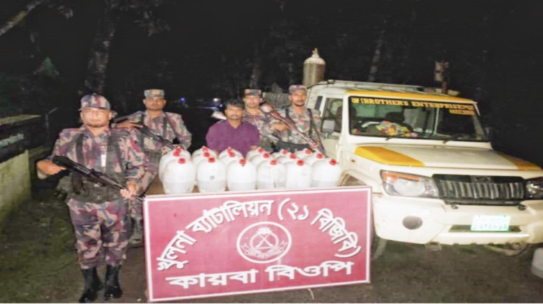 শার্শা'র কায়বা সীমান্তে বিপুল পরিমাণ ভারতীয় চিংড়ির রেণু পোনাসহ আটক-১