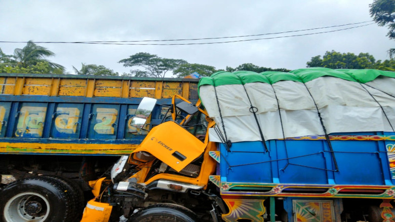মণিরামপুরে ট্রাক দুর্ঘটনায় দুইজন নিহত