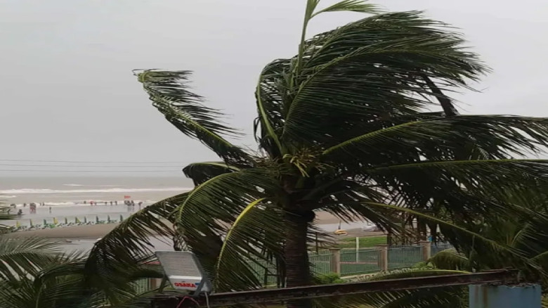 ঢাকাসহ ১৩ জেলায় দুপুরের মধ্যে ঝড়বৃষ্টির আশঙ্কা