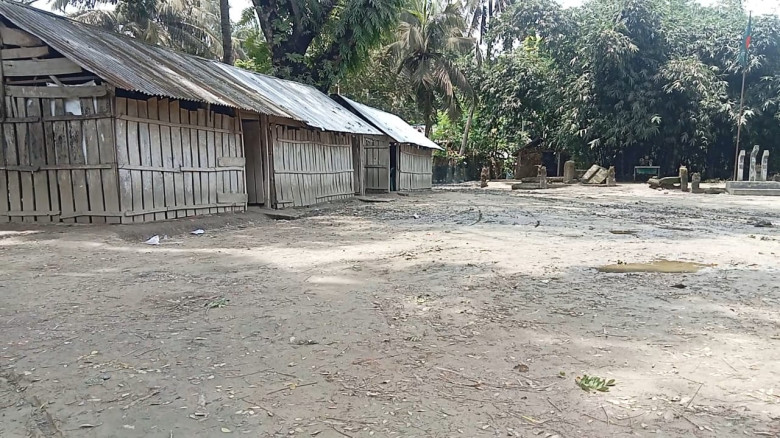 ভবন না থাকায় পাঠদান ব্যাহত, কমছে শিক্ষার্থী