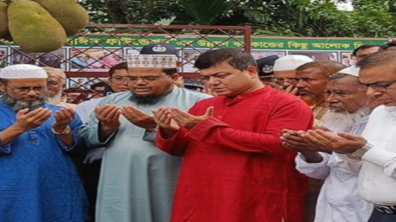 শহীদ আবু সাঈদের প্রথম মৃত্যুবার্ষিকীতে কবর জিয়ারত ও শ্রদ্ধা নিবেদন