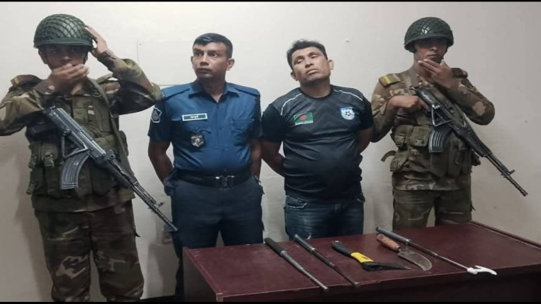 ঝিকরগাছায় চাঁদাবাজির অভিযোগে সেনাবাহিনীর অভিযানে আটক ১