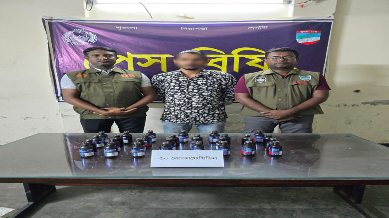 যশোরে ৩০ বোতল ফেনসিডিলসহ মাদক ব্যবসায়ী গ্রেপ্তার