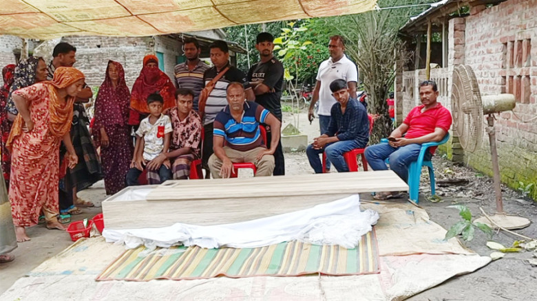 সাত দিন পর প্রবাসী সুজিতের মরদেহ ফিরলো যশোরে, শেষবিদায় শোকে বিহ্বল স্বজনরা