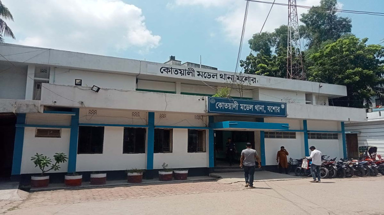 যশোরে সন্ত্রাসী অনির ভাড়াবাড়িতে যৌথবাহিনীর অভিযান, স্ত্রী আটক