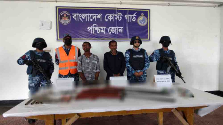 সুন্দরবনে কোস্ট গার্ডের অভিযান, অস্ত্রসহ বনদস্যুর দুই সহযোগী আটক