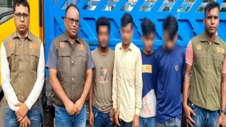 যশোরে চোরাই ট্রাকসহ সংঘবদ্ধ চক্রের চার সদস্য আটক