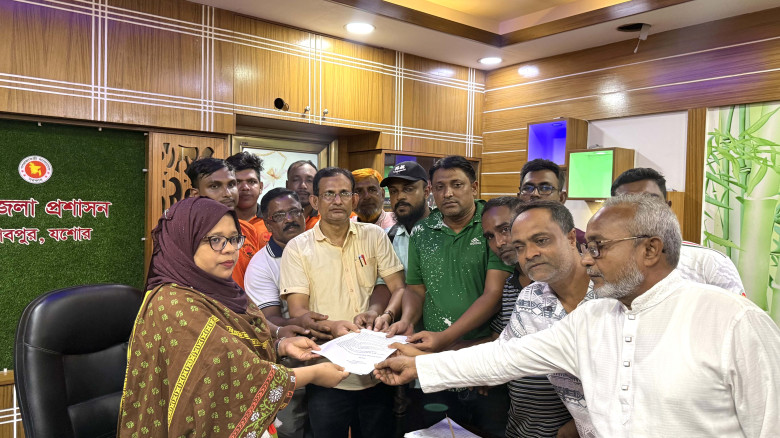 কেশবপুরে জলাবদ্ধতা নিরসনে মানববন্ধন-স্মারকলিপি প্রদান
