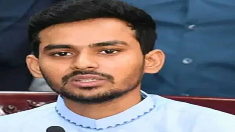 জাতীয় নির্বাচনের তফসিল ঘোষণার আগেই সরকার থেকে সরে যাওয়ার সিদ্ধান্ত জানিয়েছেন উপদেষ্টা আসিফ মাহমুদ