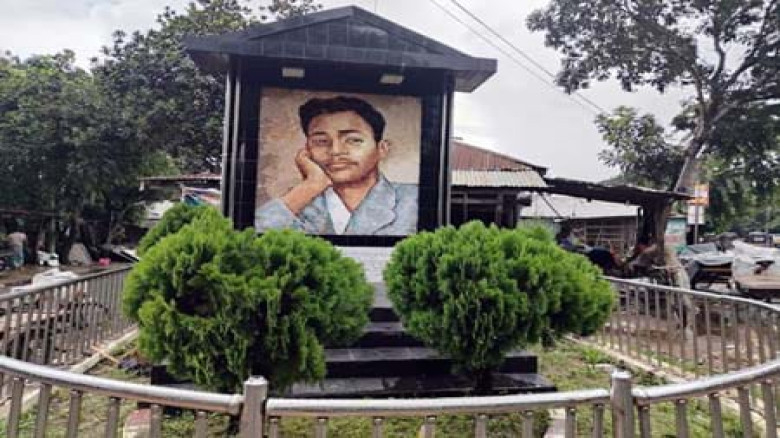 ক্ষনজন্মা তরুণ কবি সুকান্ত ভট্টাচার্যের ৯৯তম জন্মবার্ষিকীতে ফুলেল শুভেচ্ছা