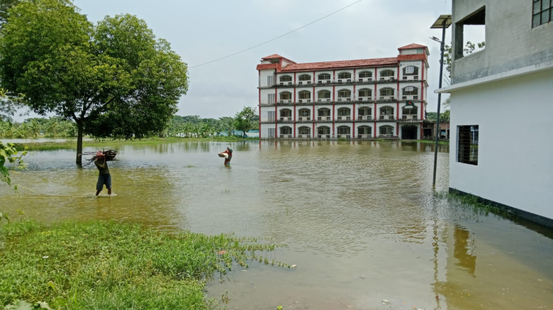 জলে গেল মাঠ ভরাটের সাড়ে তিন লাখ টাকা মনিরামপুর মুক্তেশ্বরী ডিগ্রি কলেজ