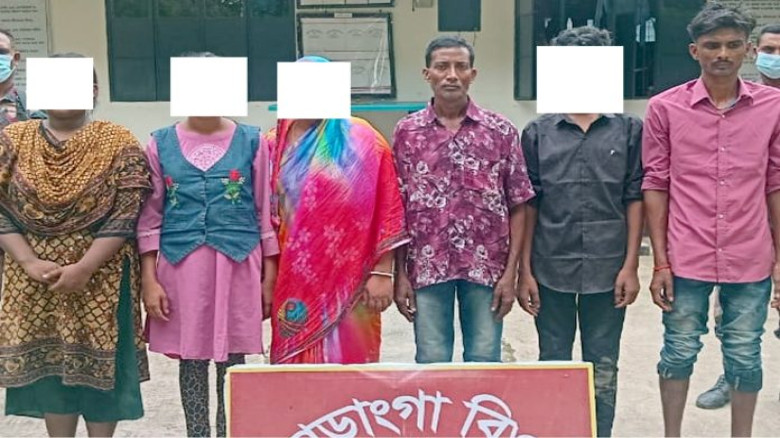 মহেশপুরে সীমান্তে ৬ বাংলাদেশিকে আটক করেছে বিজিবি