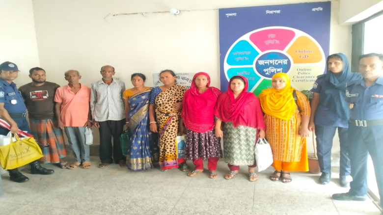 যশোরের শার্শা গোগা সিমান্ত দিয়ে  অবৈধভাবে ভারতে যাওয়ার সময় বিজিবির অভিযানে পাচারকারীসহ আটক-৮