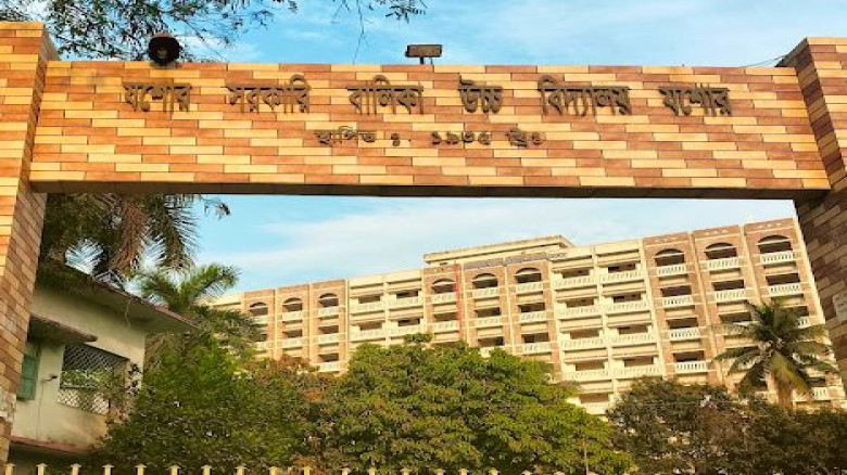 যশোর সরকারি বালিকা বিদ্যালয় ঈদ-ই-মিলাদুন্নবীর প্রতিযোগিতায় হিন্দু বিচারক নিয়ে প্রতিক্রিয়া