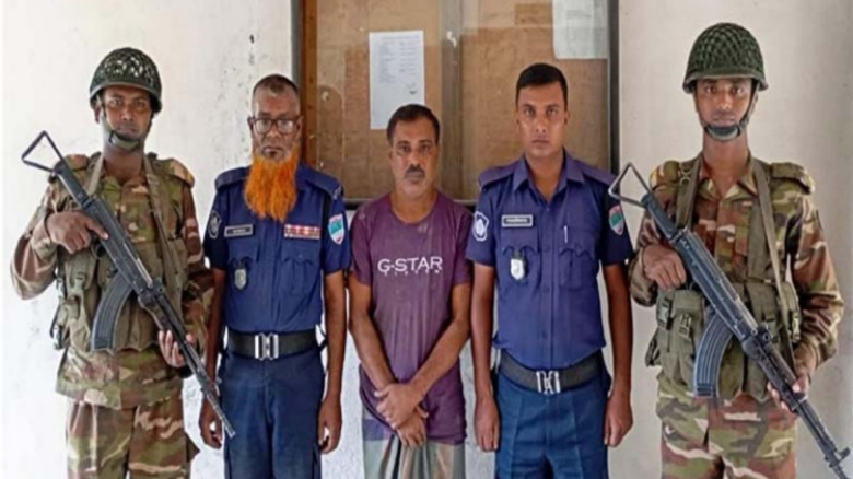 অভয়নগরে যৌথ বাহিনীর অভিযান: ধোপাদী ৩ নম্বর ওয়ার্ডের আ.লীগ নেতা রফিকুল আটক