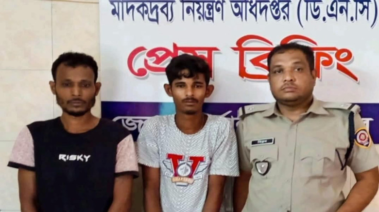 যশোরে মাদকদ্রব্য নিয়ন্ত্রণ অধিদপ্তর অভিযানে ৪৫ পিচ ইয়াবাসহ আটক -২