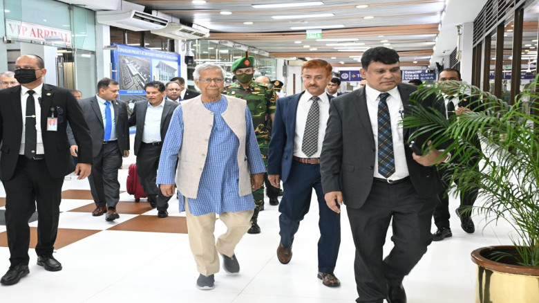 নিউ ইয়র্কের পথে প্রধান উপদেষ্টা, সফরসঙ্গী শীর্ষ রাজনৈতিক নেতারা