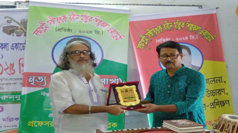 মুহম্মদ শফি পেলেন সংগীতগুরু রবীন্দ্র মল্লিক সম্মাননা