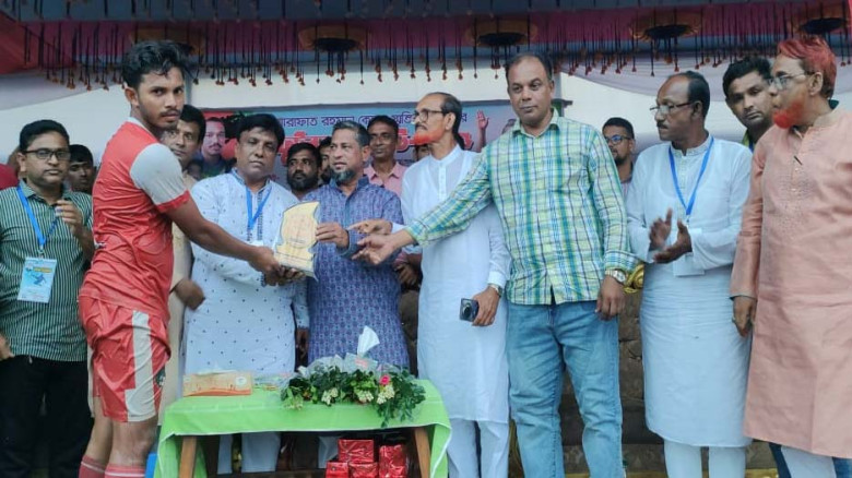 অভয়নগরে আরাফাত রহমান কোকো স্মৃতি ফুটবল টুর্নামেন্টের উদ্বোধন যশোরকে হারিয়ে ঝিনাইদহের শুভ সূচনা