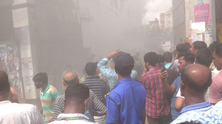 আশুলিয়ায় পোশাক কারখানায় আগুন, নিয়ন্ত্রণে ৩ ইউনিট