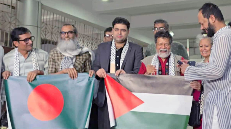 ইসরায়েলে আটক আলোকচিত্রী শহিদুল আলম দেশে ফিরেছেন