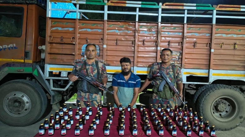 বেনাপোল বন্দরে বিজিবির জালে ট্রাকে লুকানো উইন্সেরে...