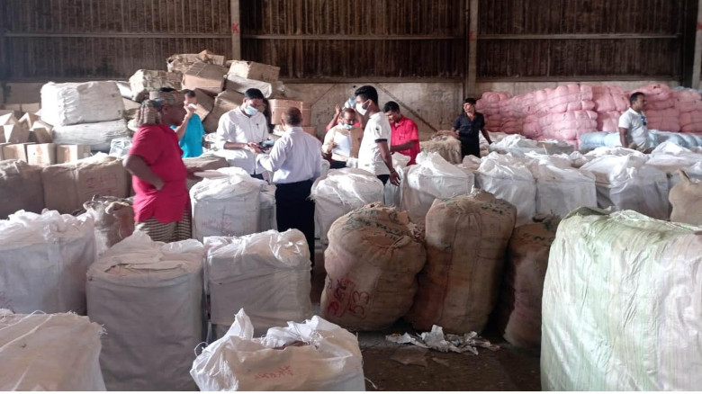 ২৫ দিন পর’ ধরা পড়ল মিথ্যা ঘোষণায় আমদানিকৃত কোটি টাকার ব্লেড কারসাজি