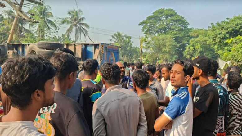 পাবনায় ট্রাকচাপায় বিদ্যালয়ের দুই শিক্ষার্থীসহ নিহত...