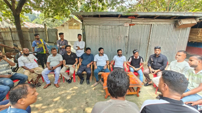 বেনাপোল পৌর স্বেচ্ছাসেবক দল নেতার অসুস্থতায় দেখতে গেলেন যশোর জেলা যুবদল নেতা ইমদাদুল হক