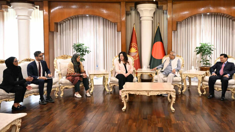 নির্বাচন প্রস্তুতিতে দেশ, জাতি দেখবে 'ঐতিহাসিক মুহূর্ত': কানাডীয় প্রতিনিধিদলকে প্রধান উপদেষ্টা