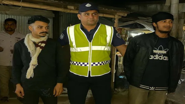 যশোরে পুলিশের তল্লাশি দেখে পালানোর চেষ্টায় দুই যুবক আটক