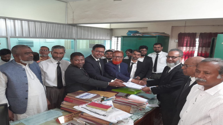 যশোর আইনজীবী সমিতির নির্বাচন সভাপতি পদে ২ জন ও সম্পাদক পদে ৪ জনের মনোনয়নপত্র জমা