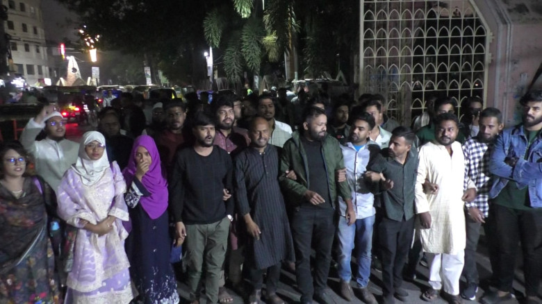 শেখ হাসিনার ফাঁসির রায়কে স্বাগত জানিয়ে যশোরে এনসিপির আনন্দ মিছিল ও মিষ্টি বিতরণ