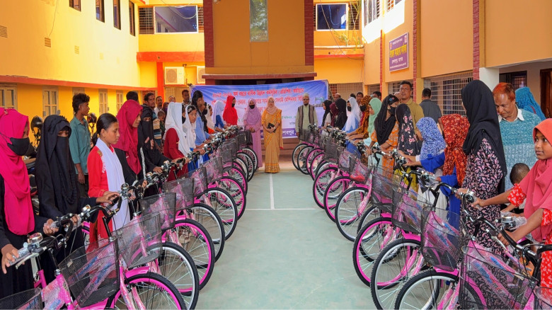 কেশবপুরে ৩৬ ছাত্রী পেল বাইসাইকেল...