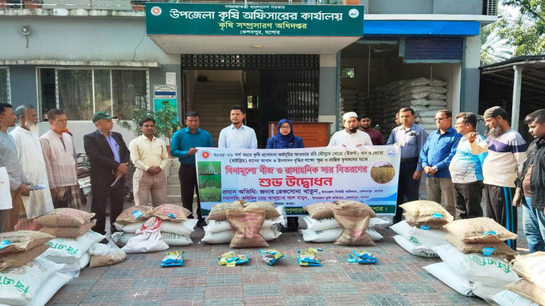 কেশবপুরে ২২০০ প্রান্তিক কৃষক পেল বোরো ধানের বীজ