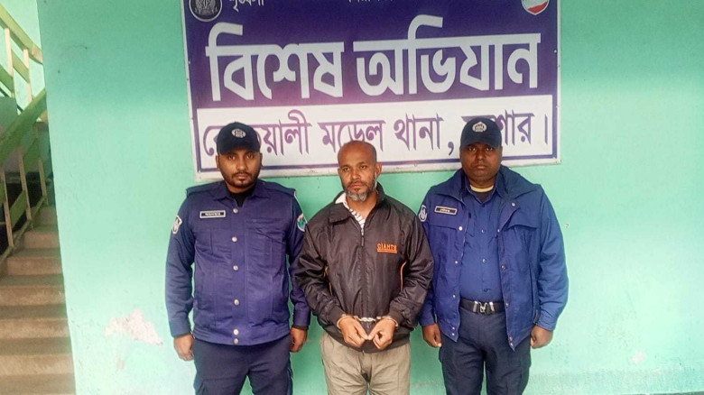 যশোরে ককটেল, পেট্রোল বোমা, হাসুয়াসহ যুবদল নেতা আটক