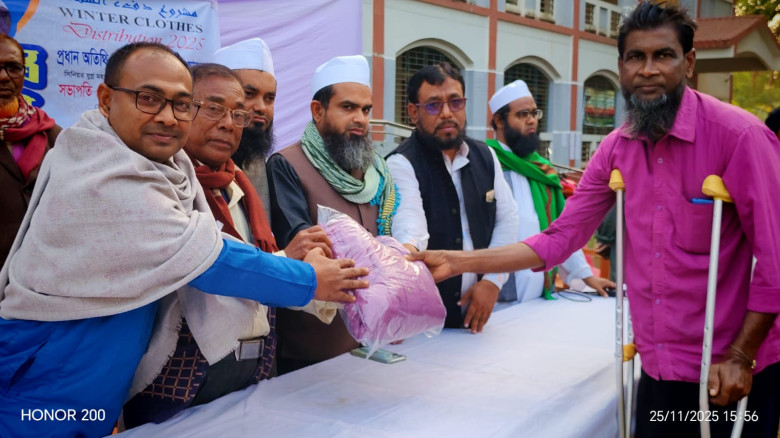 যশোরে দুস্থদের মাঝে ৯০০ জ্যাকেট বিতরণ