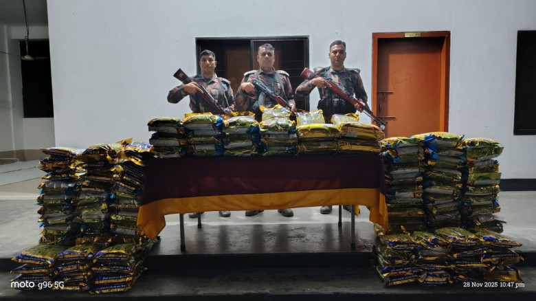 বেনাপোলে বিজিবির অভিযানে প্রায় চার লক্ষ টাকা মূল্যের চোরাচালান পণ্য আটক