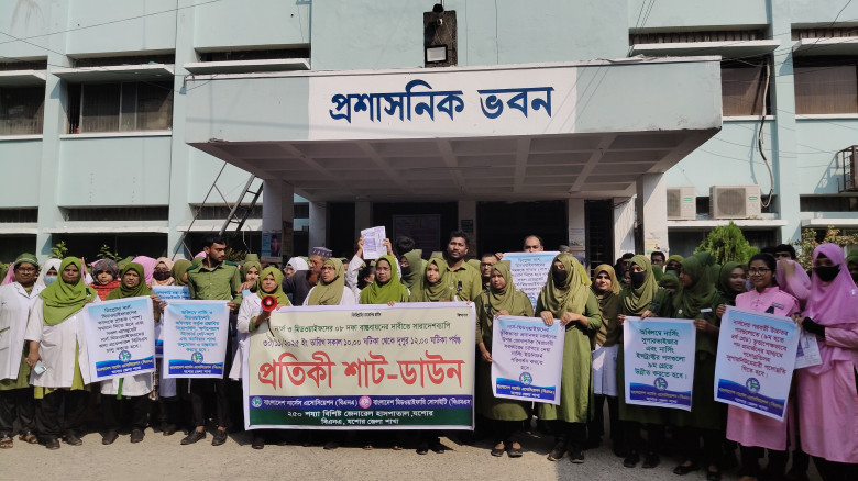 ৮ দফা দাবিতে যশোরে নার্সদের প্রতীকী কর্মবিরতি: রোগীসেবা ব্যাহত হওয়ার আশঙ্কা