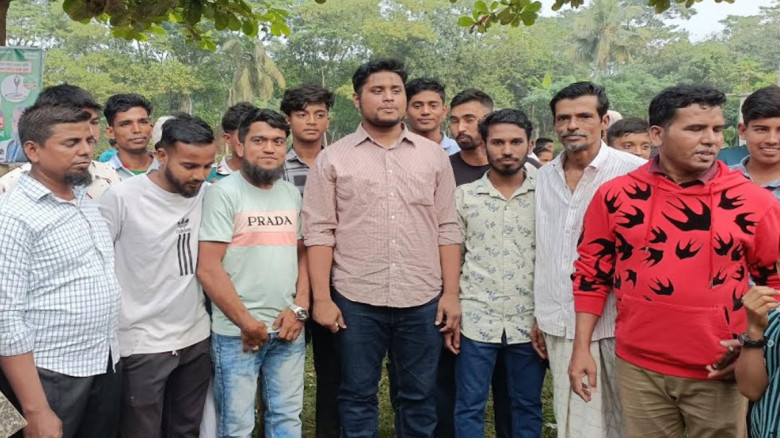 নির্বাচনী প্রচারণায় হাসনাত, এক দিনে করলেন ১৮টি স্থানে পদযাত্রা