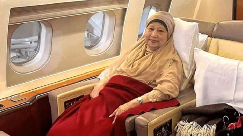 আজ আসছে না এয়ার অ্যাম্বুলেন্স, খালেদা জিয়ার লন্ডন যাত্রা পেছাল