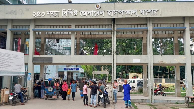 যশোরে যুবককে ছুরিকাঘাত, পকেটে মিলল ৬১ পিস ইয়াবা!