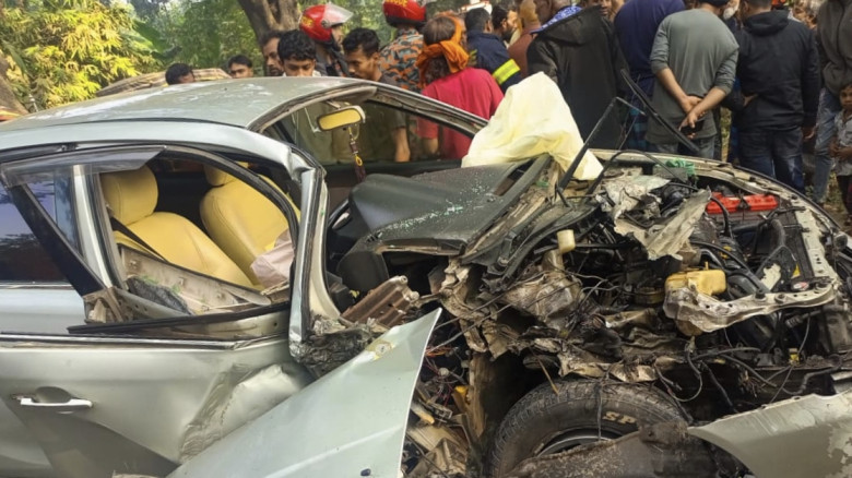 ঝিকরগাছায় নছিমন–প্রাইভেটকার মুখোমুখি সংঘর্ষে ৩ গরু ব্যবসায়ী আহত