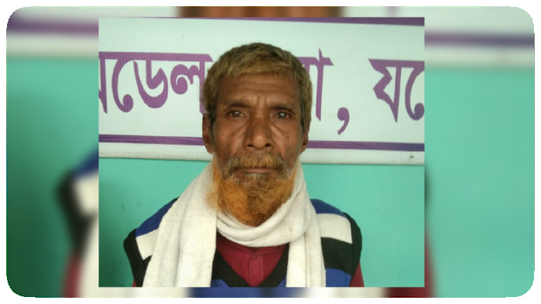 যশোরে দেশি মদসহ মাদক ব্যবসায়ী আজিজকে আটক করেছে পুলিশ