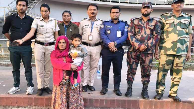 বেনাপোল আইসিপি দিয়ে স্বদেশে ফেরত এসেছে রুমা ও শিশুপুত্র মিকাইল