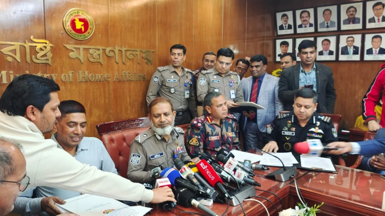 ‘হাদির হত্যাকারী ফয়সালের সুনির্দিষ্ট অবস্থান এখনো অজানা’: অতিরিক্ত আইজিপি