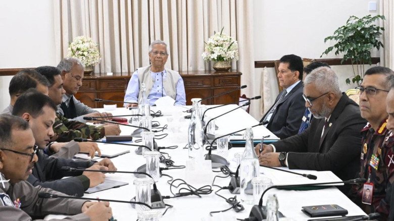 যেকোনো মূল্যে আইনশৃঙ্খলা পরিস্থিতি স্বাভাবিক রাখতে হবে, প্রধান উপদেষ্টা