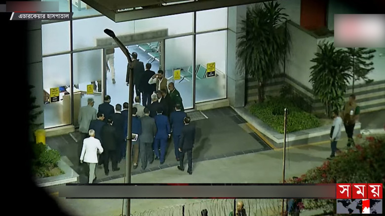 মাকে দেখতে এভারকেয়ারে তারেক রহমান